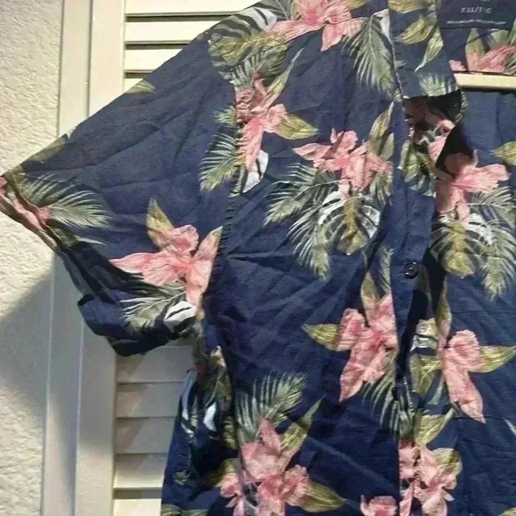 GUESS Hawaiian Shirt Mens Sz XXL Button Down Floral Print Blue And Pink Tropical - Picture 3 of 3